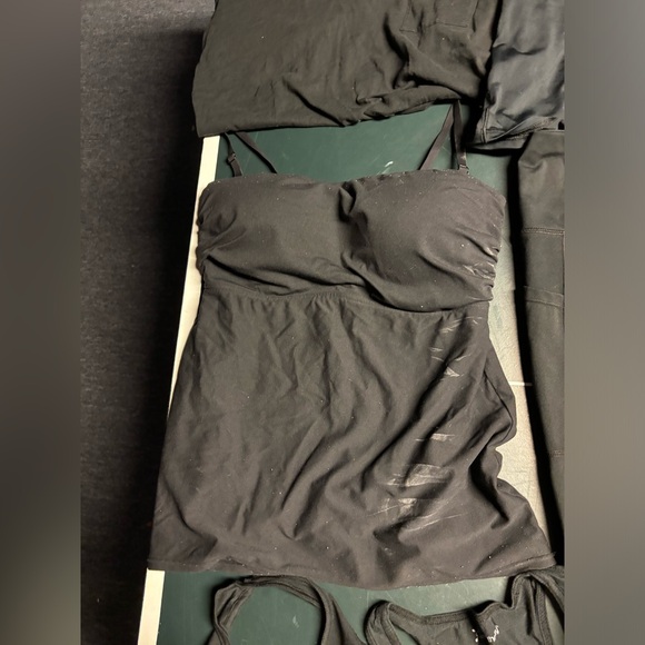 Black Workout Bundle (tops and leggings) - Picture 4 of 4